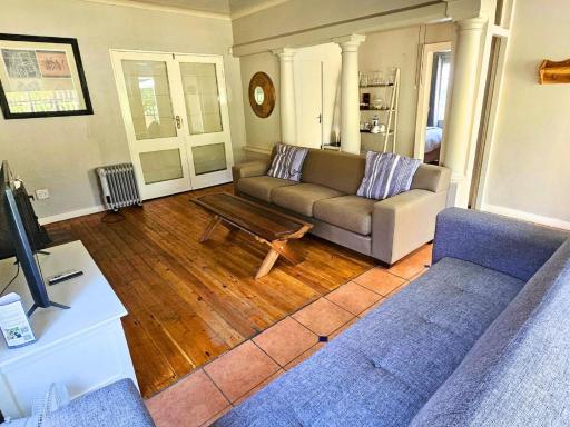 The Browns' - Cottage Suites - Housity