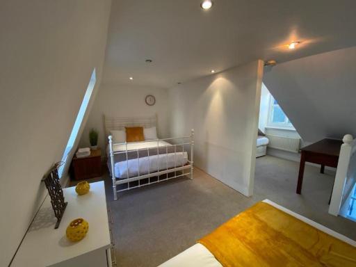 Central Townhouse & Terrace - Housity