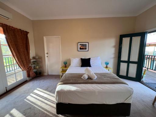 Lovely little period 1-bedroom unit. Free Parking. - Housity