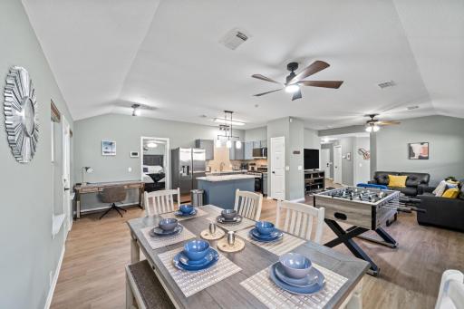 Dreamy Villa -Near Airport, Downtown - Open Concept - Housity