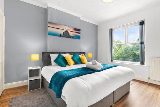 HILLTOP PLACE SUITES near MEADOWHALL - Housity