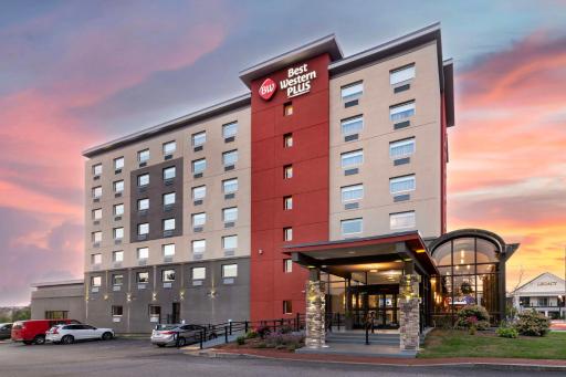 Best Western Plus Landmark Inn - Housity