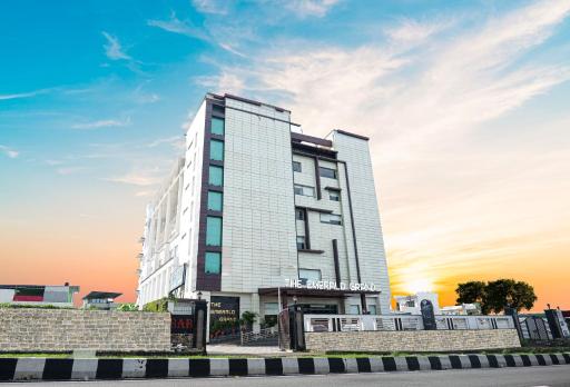 The Emerald Grand - Housity