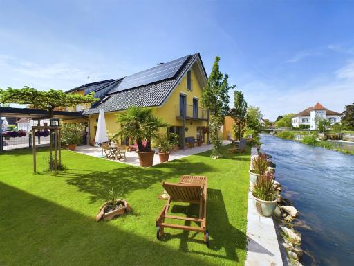 Ferienwohnung, 2 Zimmer, 4 bis 6 Personen, 67 qm, mit großem Balkon, entlang am Fluss, an der Aach, am Bodensee, nah am Naturschutzgebiet - Housity
