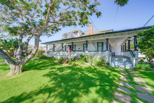 Victorian Carpinteria Apartment Less Than 1 Mi to Beach! - Housity