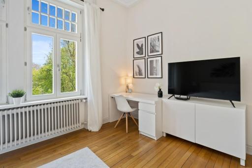 Room w shared Bathroom&Kitchen in Luxury Villa - Housity