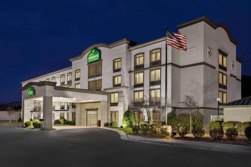 Wingate By Wyndham Southport - Housity