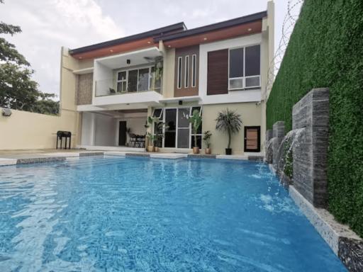 Newly Built Private Villa with Pool in Cainta - Housity