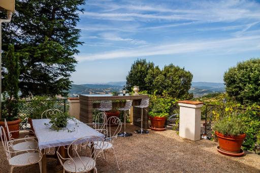 Casa Sole di Toscana 5 camere, terrazza panoramica, giardino e vasca idromassaggio - Housity