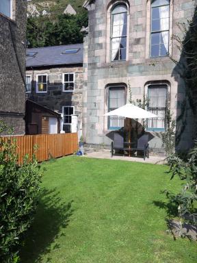 Ground Floor Barmouth Centre Apartment With Garden - Housity