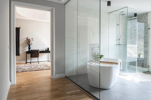 Luxe Suite With Garden And Bath Sophie - Housity