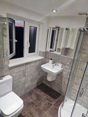 Spacious Private Room in Vibrant South London - Housity