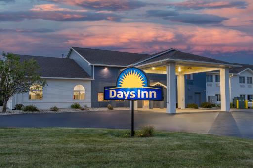 Days Inn by Wyndham Racine/Sturtevant - Housity