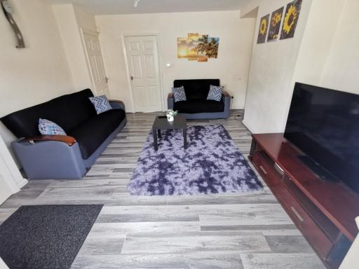 Spacious 3-bedroom home in Birmingham with driveway parking - Hizvo