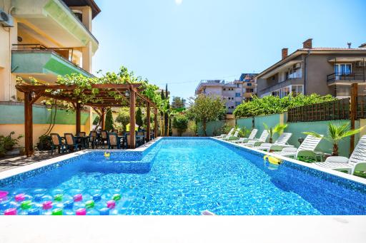 Paradise Chernomorets - Housity