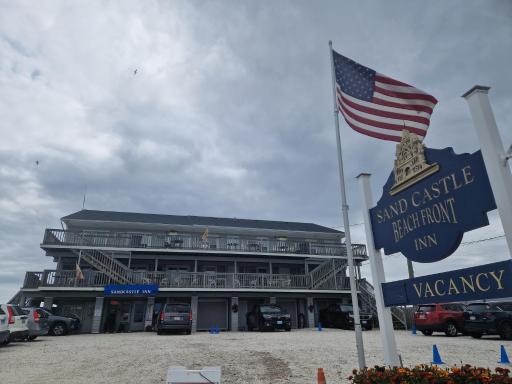 Sandcastle Beachfront Inn - Housity