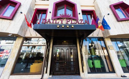 Daily Plaza Hotel - Housity