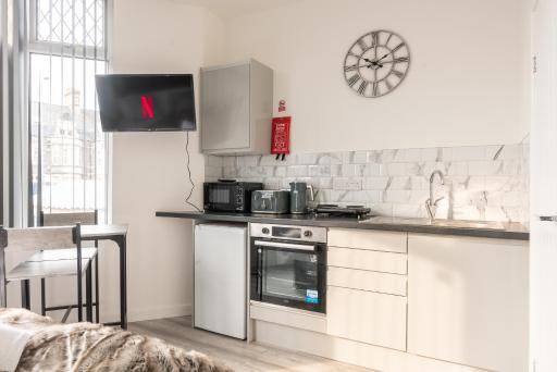 Cosy Cardiff Apartments - Garden Lounge - Housity