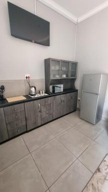 Rooisand Oornag Akkommodasie - Hizvo