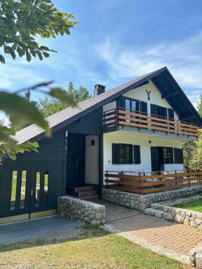 Chalet Mint - Housity