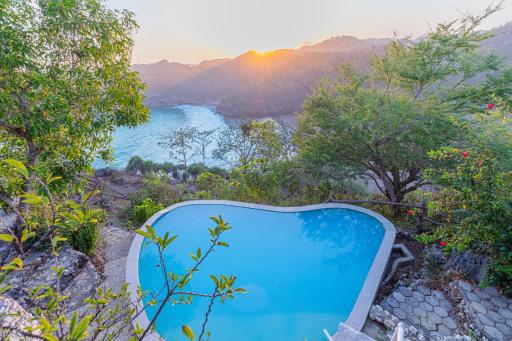 Baron Beach Bungalow - Housity
