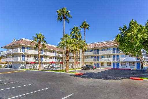 Motel 6-Phoenix, AZ - West - Housity