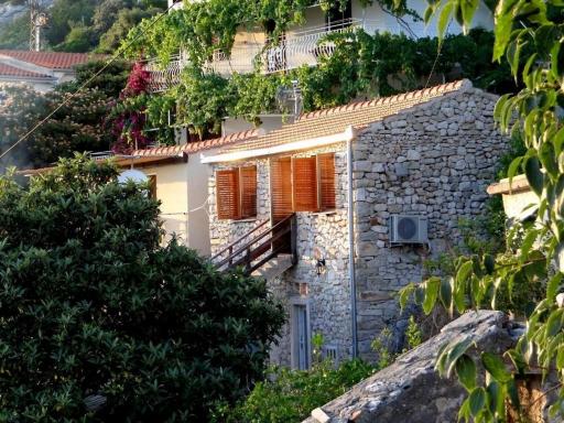 Apartments with a parking space Borje, Peljesac - 12507 - Housity