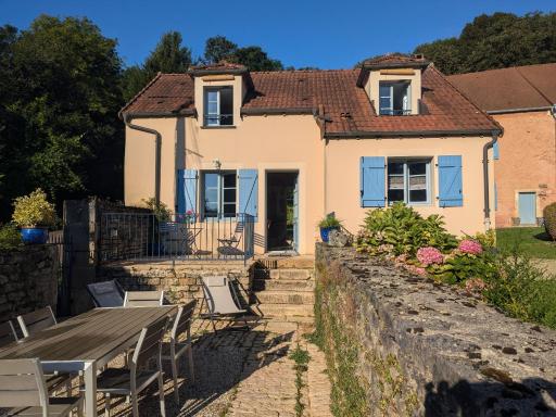 Maison charmante à Langres avec Wi-Fi et parking - FR-1-611-43 - Housity