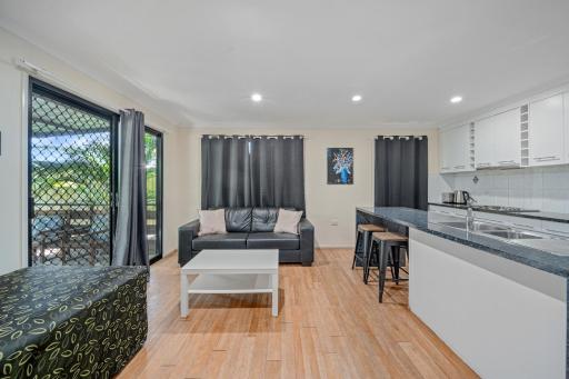 Emerald Motel Apartments - Housity
