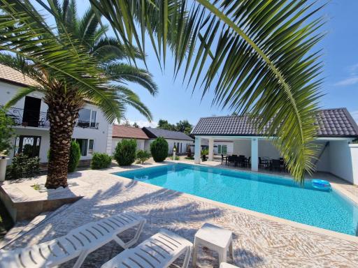 White villas in Batumi - Housity