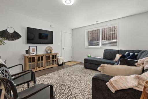 Livingston Way I Sleep 6 I Netflix I Kitchen I TV - Housity