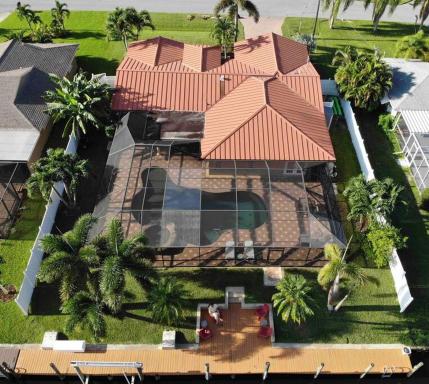 Vacation in comfort pool waterfront boat rental - Housity