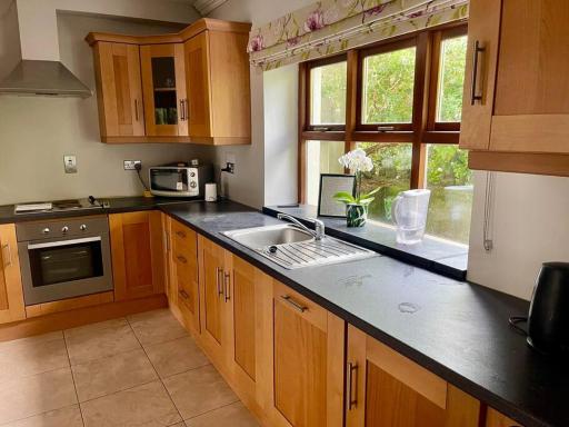 Elegant Townhouse steps from historic Birr Castle - Housity