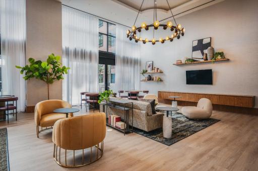 Level Hollywood - Housity