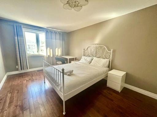 Spacious Suite by Shops Perfect Comfort & Transit - Housity