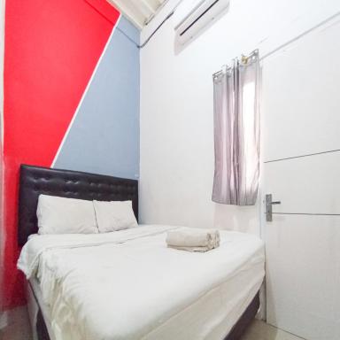 Ariska Room near Alun Alun Jombang RedPartner - Housity