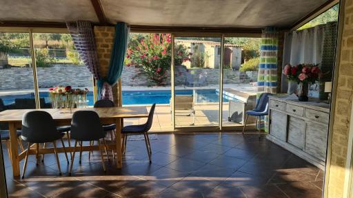 EDEN HOUSE villa 200 m2, 4 chamb 4 sdb, piscine privée, jardin clos 4000 m2, parking - Housity