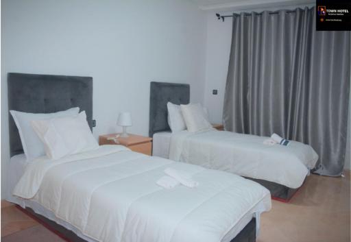 Town Hotel - Housity