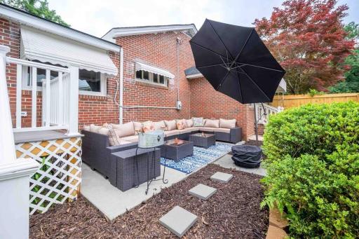 The Great Gatsby Pink Flamingo Lounge Retreat! - Housity