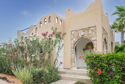 Ocean Breeze 2BR Escape Walk to the Waves - Housity