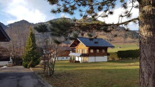 Chalet mit grossem Umschwung - Housity