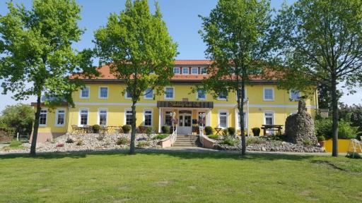 Gutshof-Penthouse-Wohnung- Seeblick - Housity