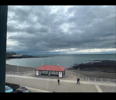 Sea View Apartment - Sleeps 2 - Housity