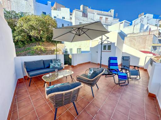 Casa con terraza y patio privado en Salobreña - Housity
