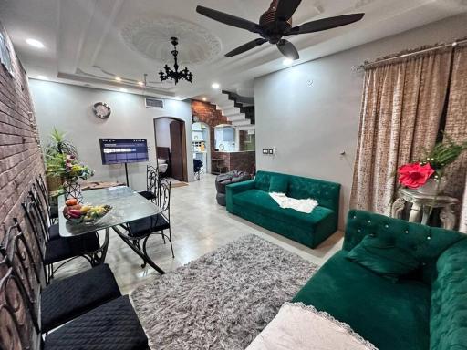Furnished Modern Heaven Near Airport - Housity