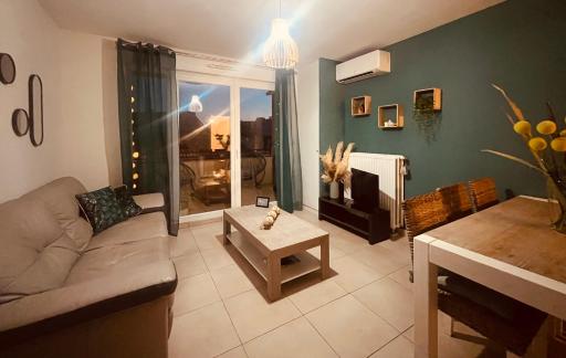 L'AMOUREUX DE NIMES : P3 + parking privé - Housity