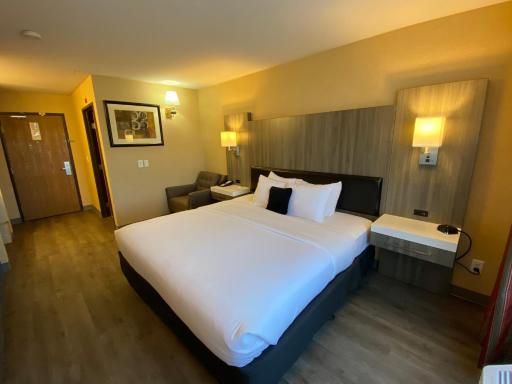 Red Lion Inn & Suites Port Orchard - Housity