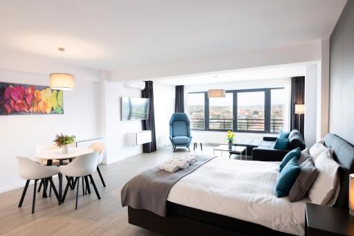Lounge 8 Studios - Housity
