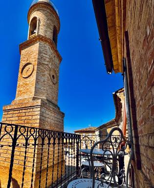 La torre tra terra e cielo - Housity