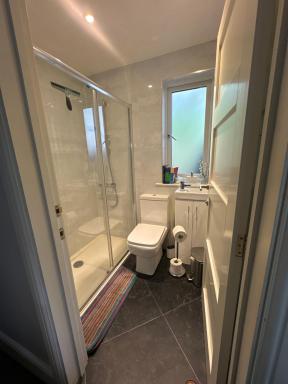 Thistle Lodge - Quiet Garden lodge with off road parking - Housity